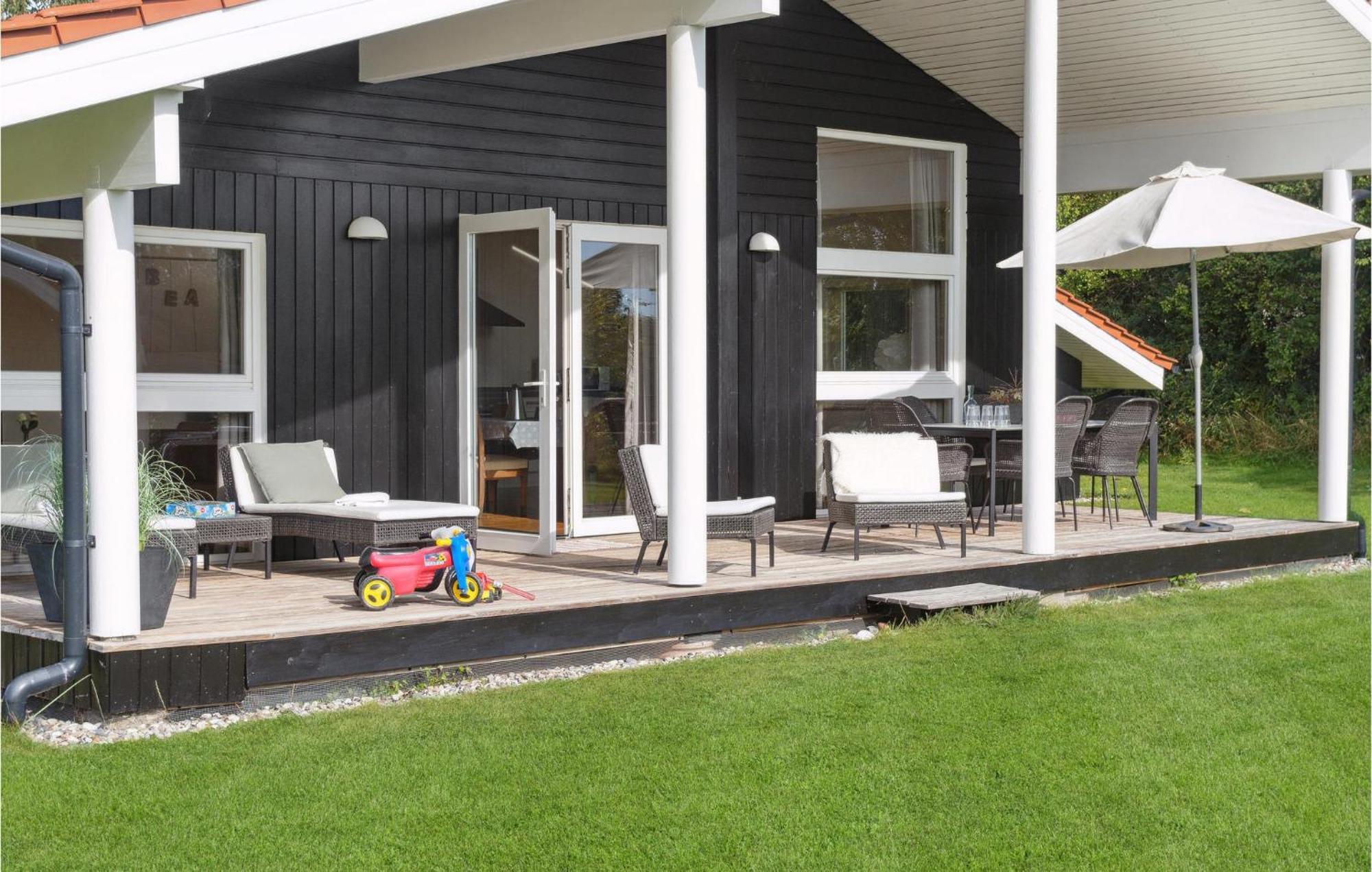 Three-Bedroom Holiday Home in Askeby Buitenkant foto