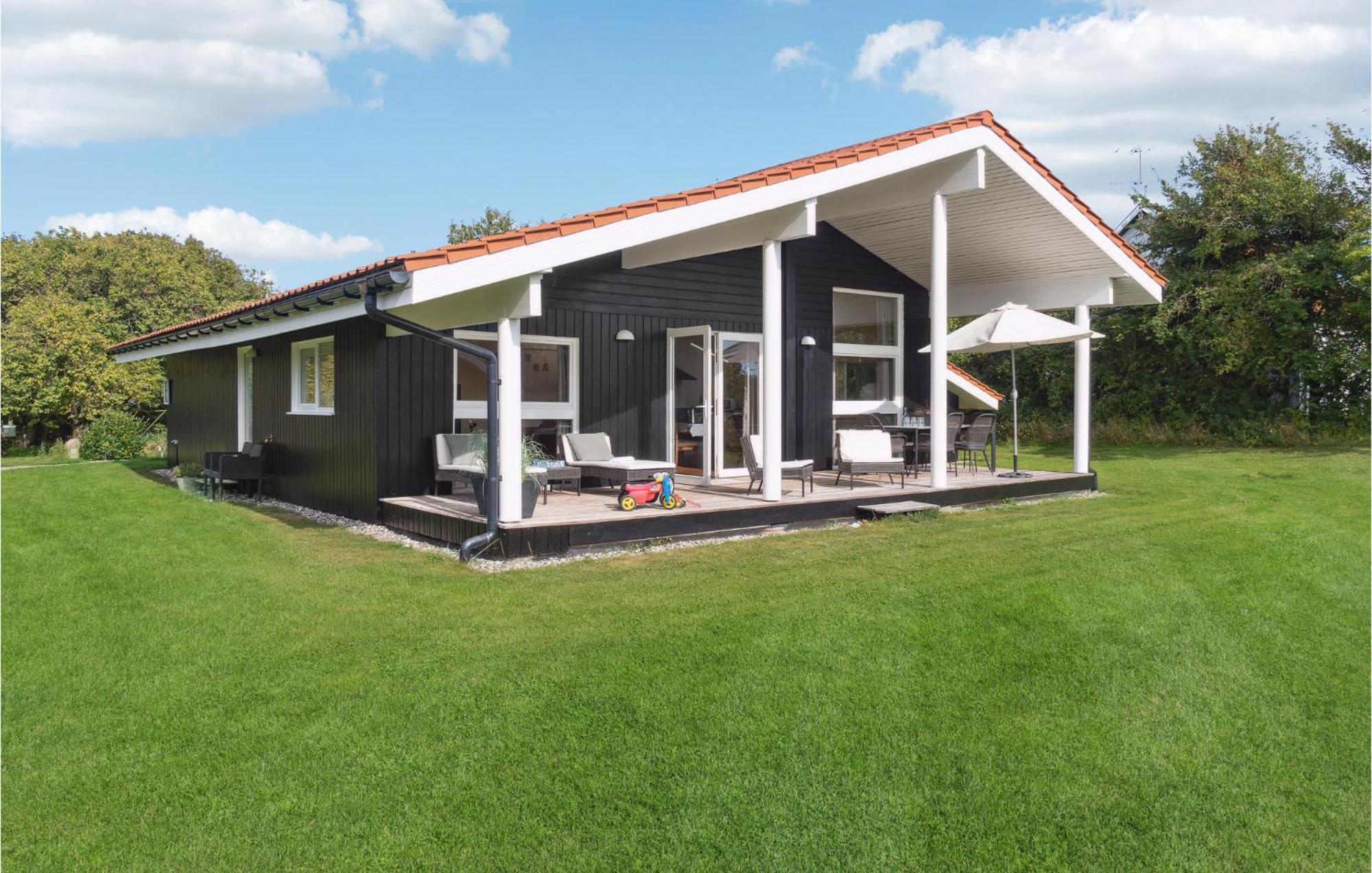 Three-Bedroom Holiday Home in Askeby Buitenkant foto